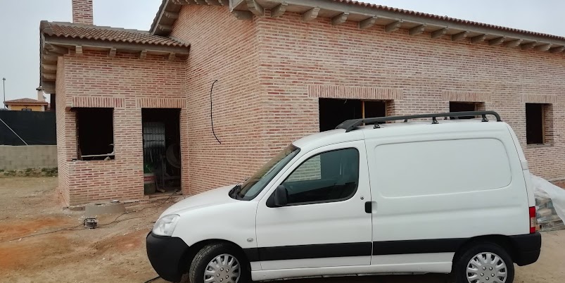 Electricistas especializados en instalaciones de baja tensión
